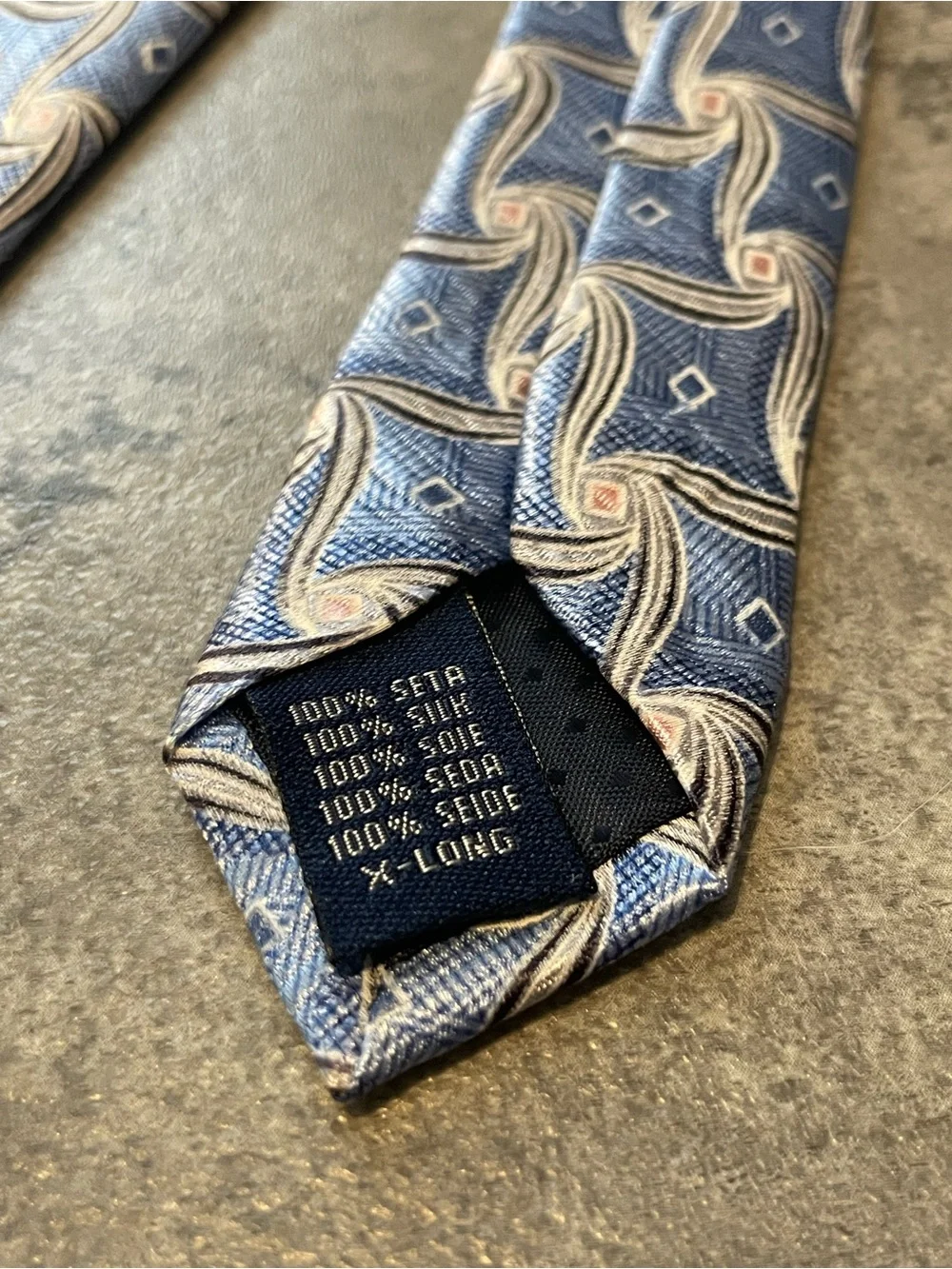 Handmade 100% silk vintage tie